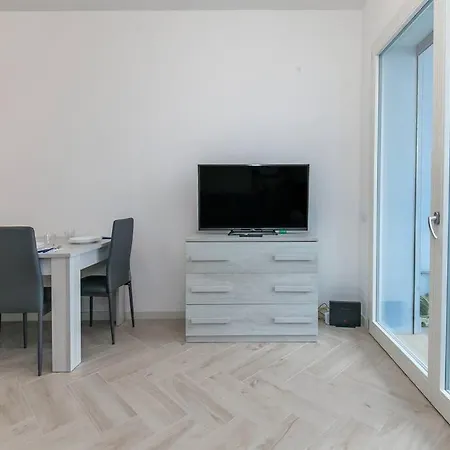 12th Floor Diamond Tower - 72 Daire Milano